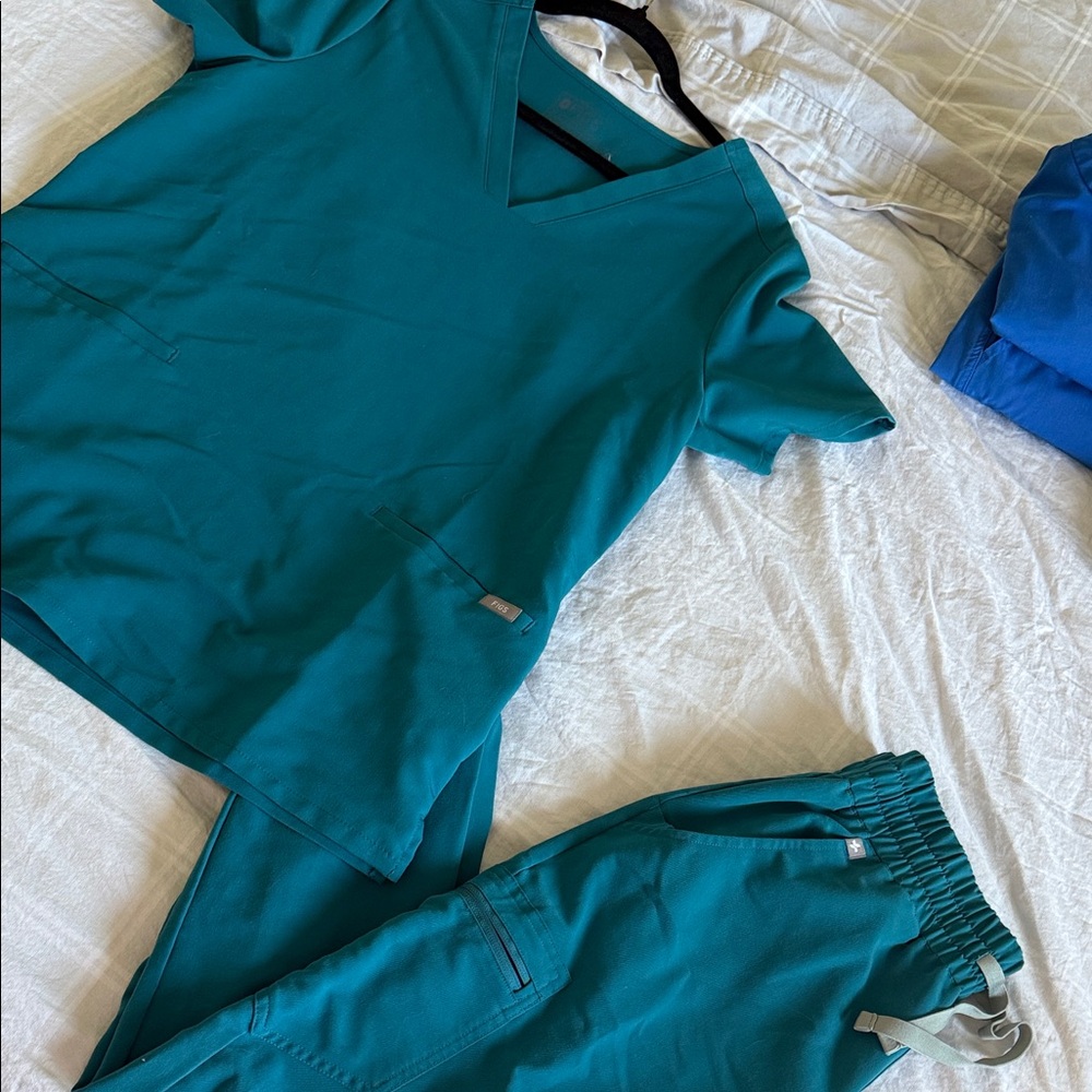 Figs Deep Teal Women's Scrub Ensemble